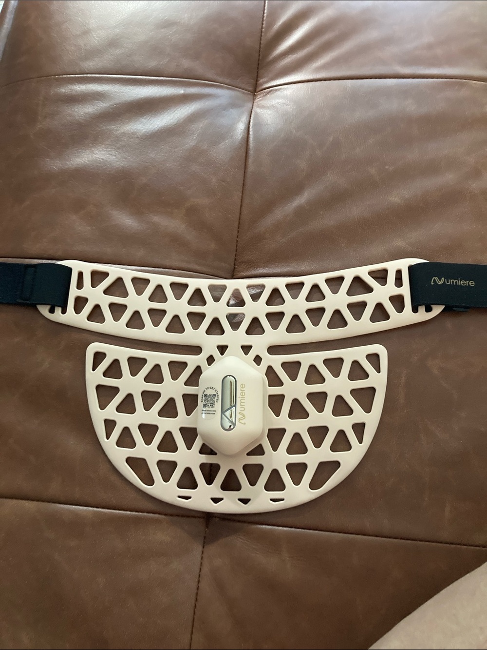 Numiere feather neck and décolleté mask
